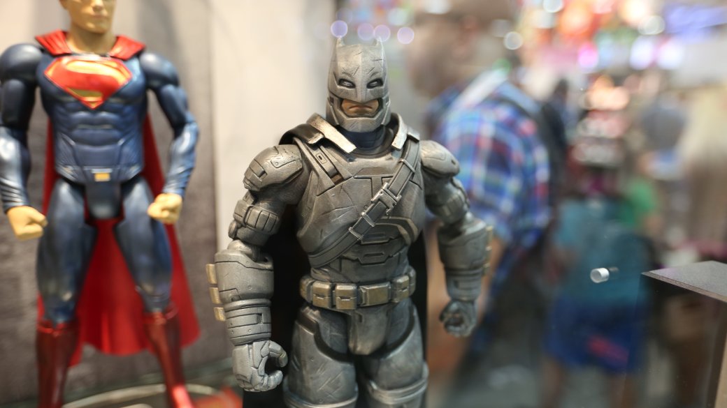 Костюмы, гаджеты и фигурки Бэтмена на Comic-Con 2015 - Изображение 30 Костюмы, гаджеты и фигурки Бэтмена на Comic-Con 2015 - Изображение 30