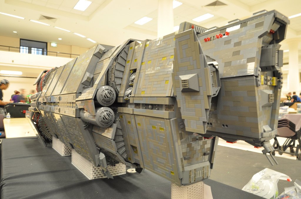 Фанат Halo построил из LEGO космический корабль - Изображение 1 Фанат Halo построил из LEGO космический корабль - Изображение 1