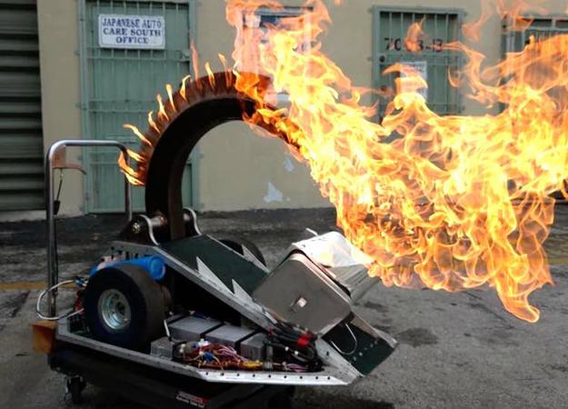 Роботы бьются насмерть в телешоу Battlebots - Изображение 1 Роботы бьются насмерть в телешоу Battlebots - Изображение 1