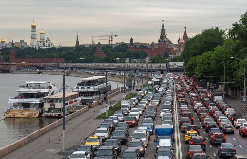 Гимн Москвы собрали из автомобильных сигналов, шума метро и звона трамваев