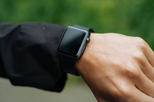 Опубликованы первые фото Meizu Watch. Они похожи на Apple Watch
