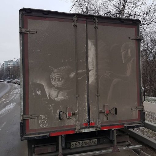 Российский художник делает крутые арты на грязных грузовиках. Есть Мандалорец и Снежная королева
